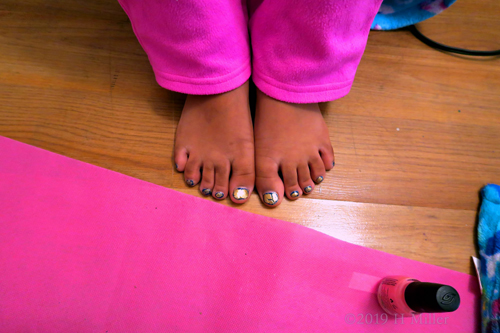 Gold And Black Crackle Pedicure For Girls