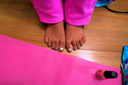 Shiny Gold With Blue Background Crackle Pedicure For Kids Shiny Gold With Blue Background Crackle Pedicure For Kids