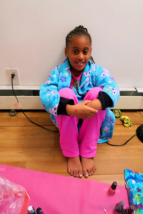 Spa Guest With Gold And Black Crackle Pedicure For Kids Spa Guest With Gold And Black Crackle Pedicure For Kids