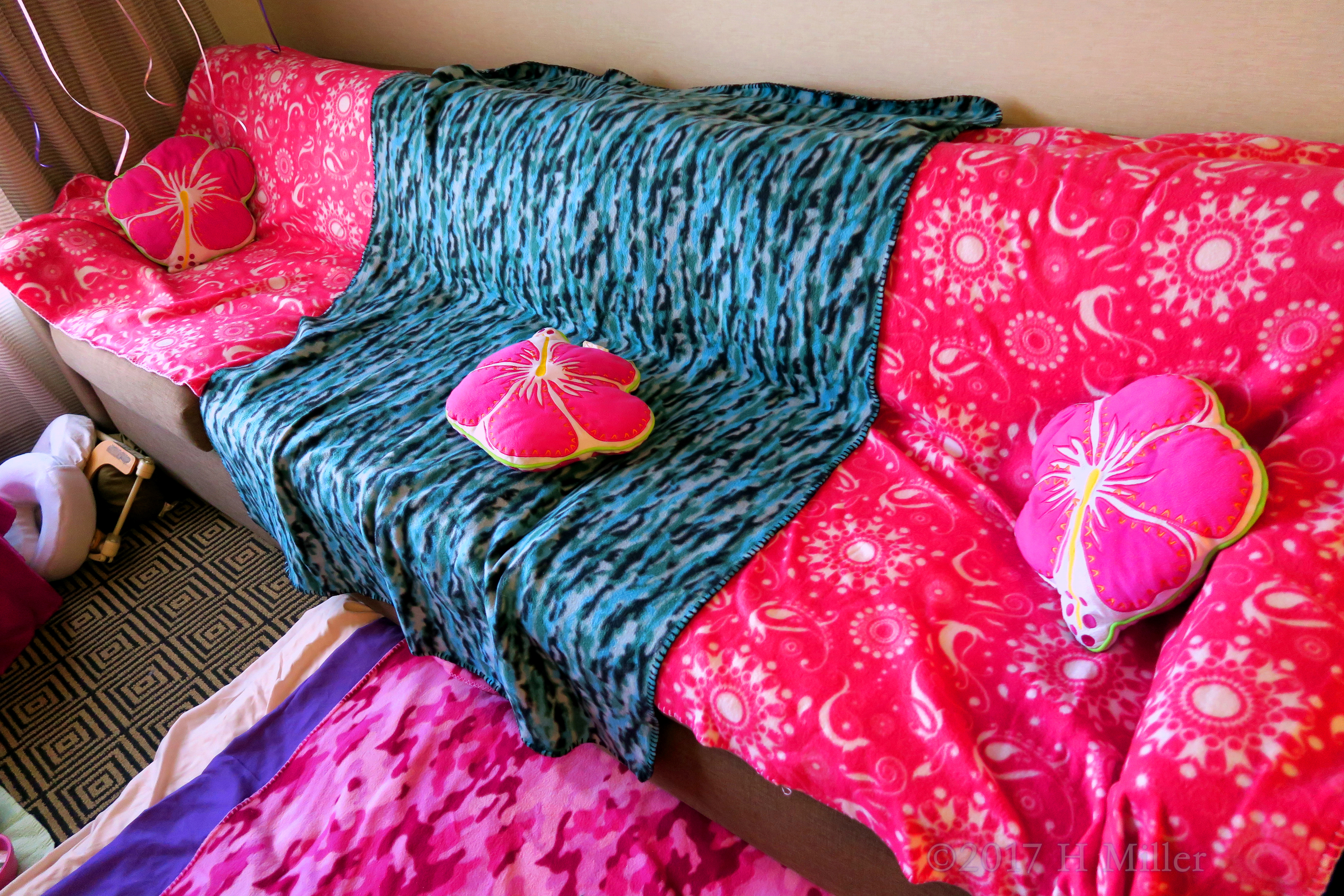 Comfortable Spa Couch Covered With Beautiful Spa Throws! Comfortable Spa Couch Covered With Beautiful Spa Throws!