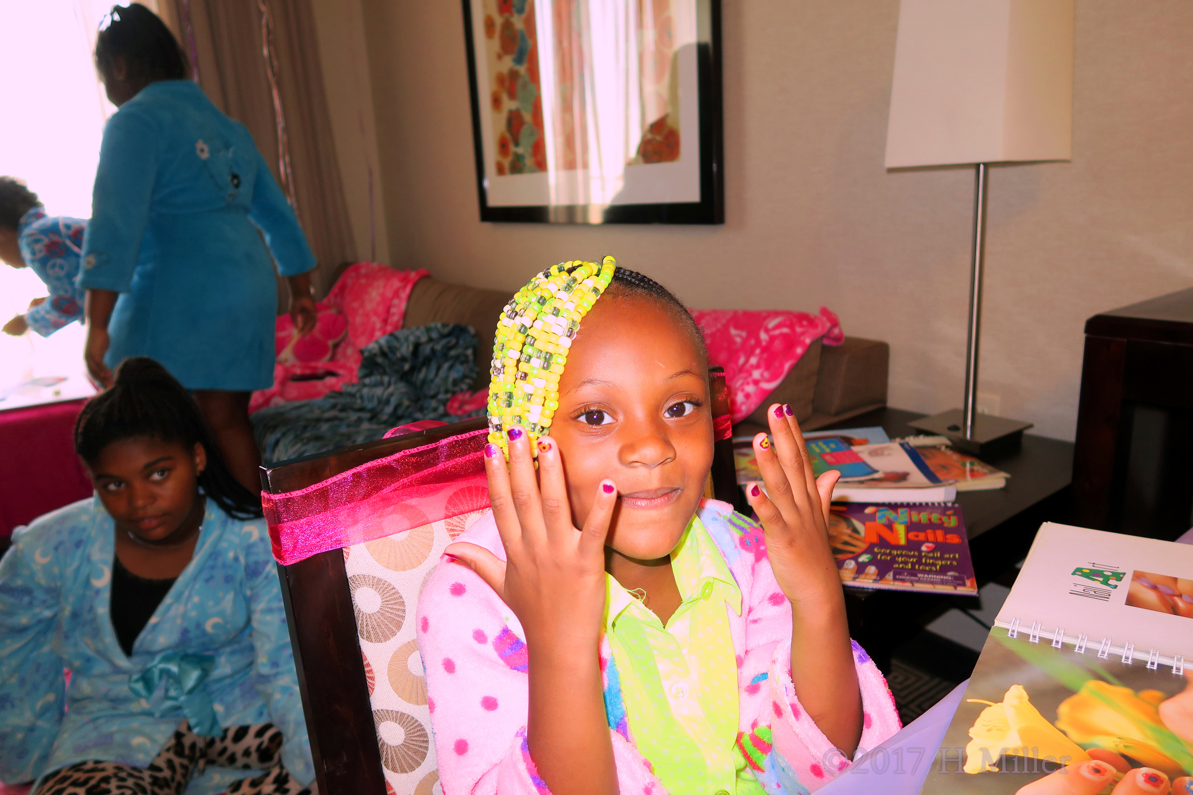 Look At My Cool Mini Mani! Look At My Cool Mini Mani!