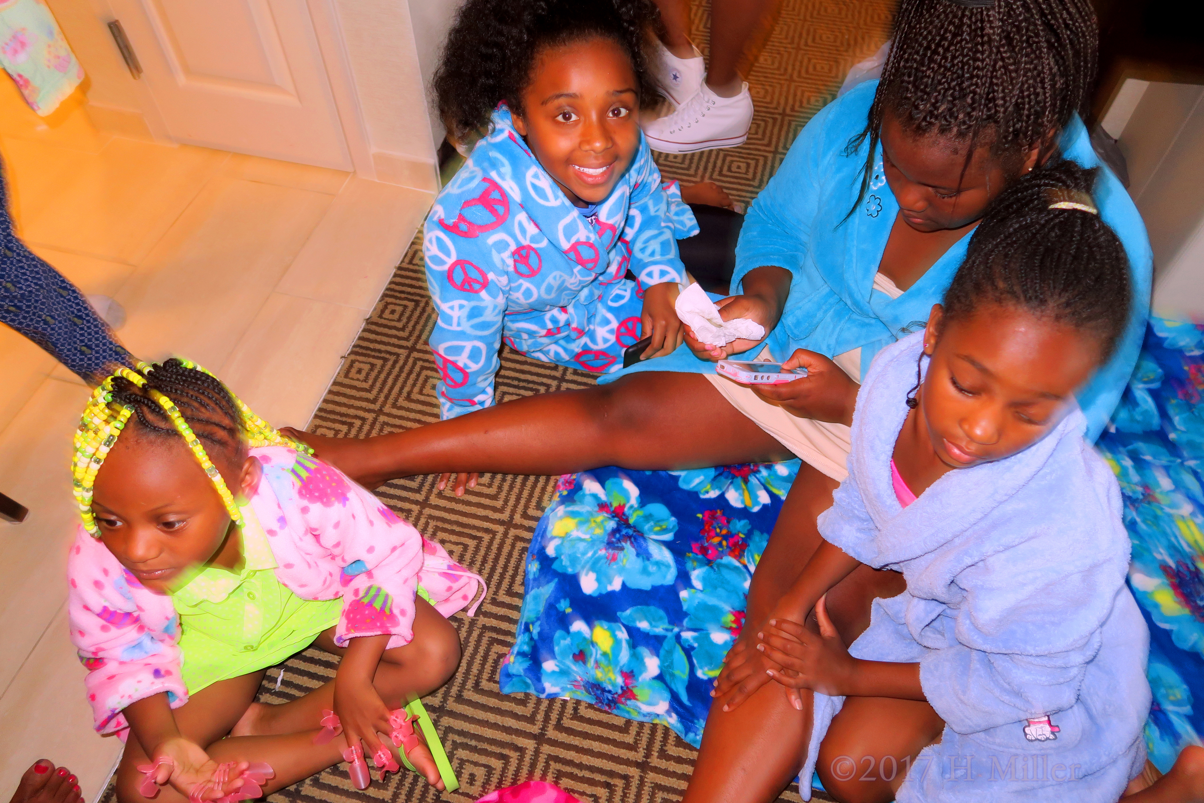 The Girls Busy In Spa Party Activities With Kids Crafts And Chatting! 4 The Girls Busy In Spa Party Activities With Kids Crafts And Chatting! 4