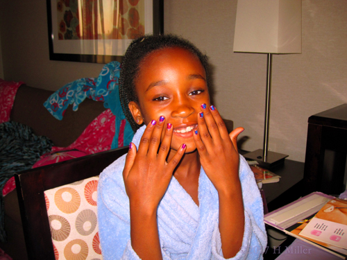 Expressing Her Love For Mom Through A Cool Kids Nail Art! Expressing Her Love For Mom Through A Cool Kids Nail Art!