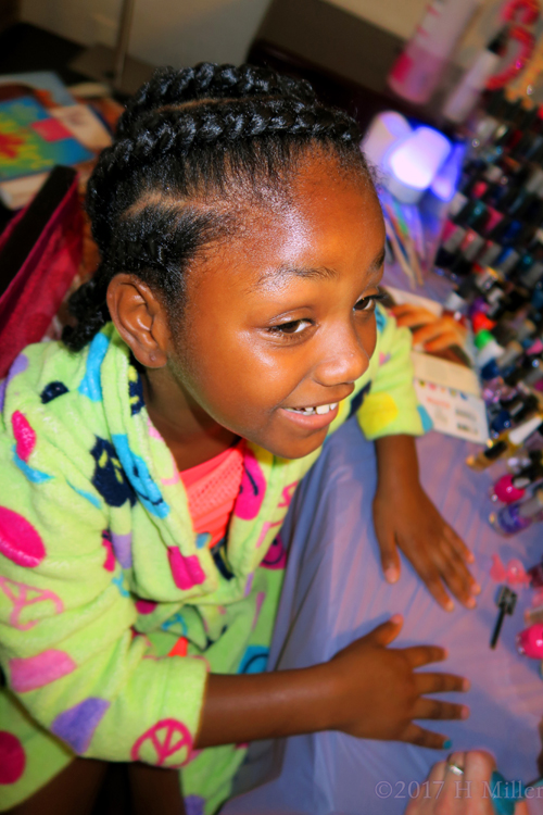 How Happy She Is During Her Kids Mani! How Happy She Is During Her Kids Mani!