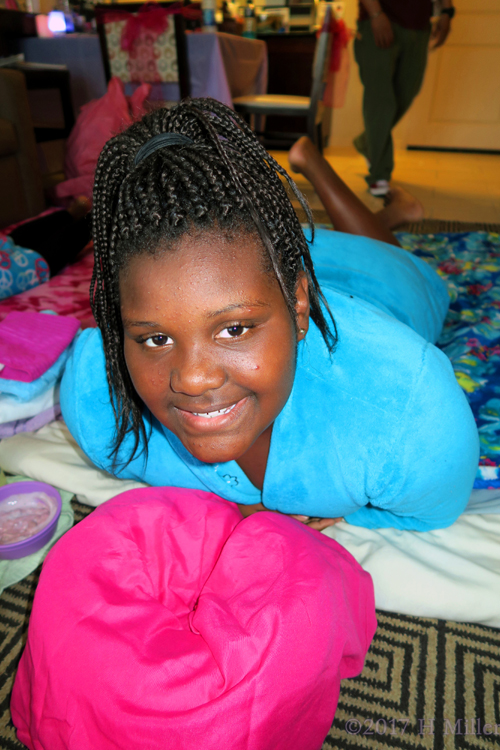 Smiling Before Her Kids Massage Session! Smiling Before Her Kids Massage Session!