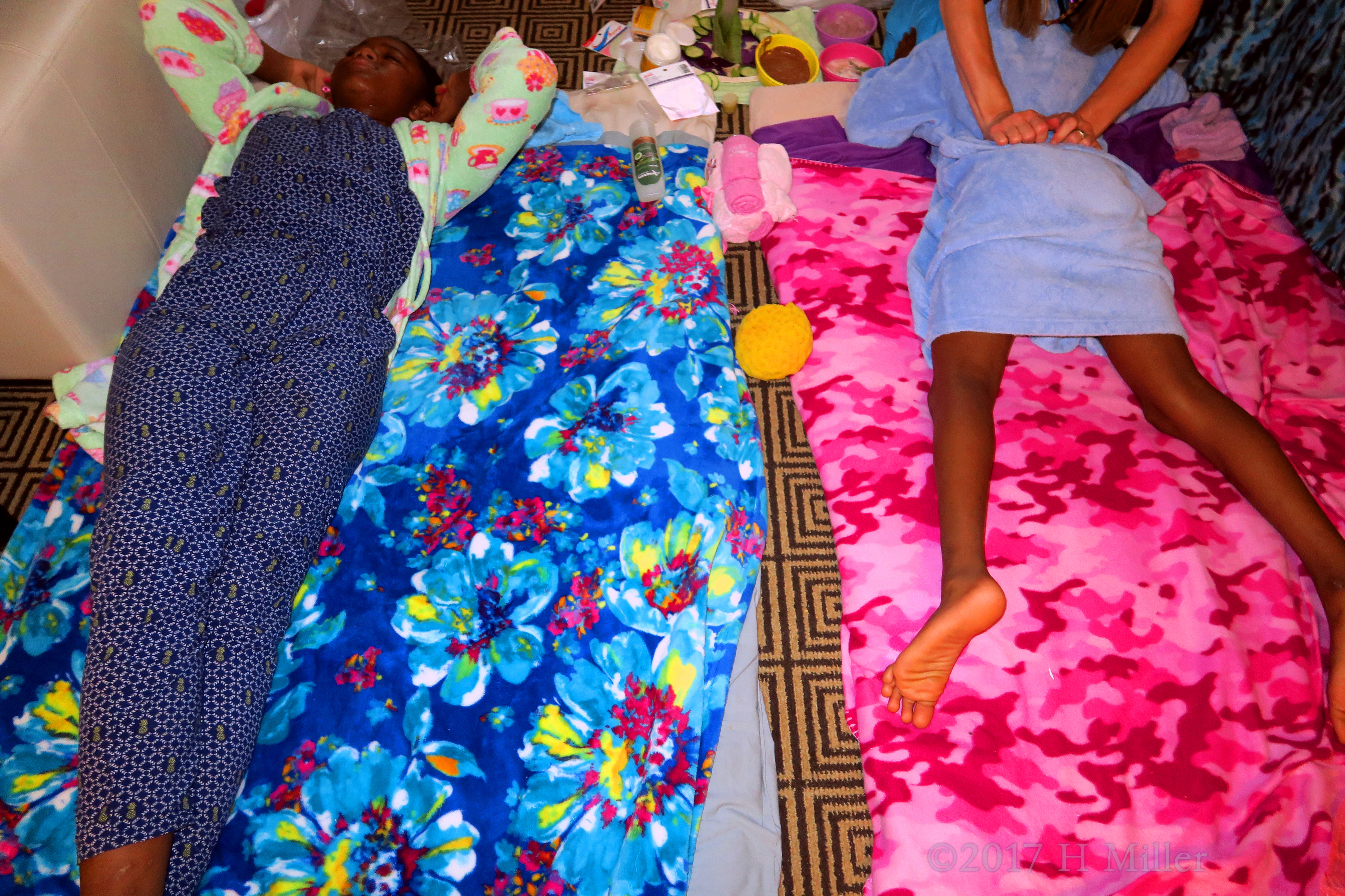 Ongoing Facial For Girls And Pediatric Massage Session. Ongoing Facial For Girls And Pediatric Massage Session.