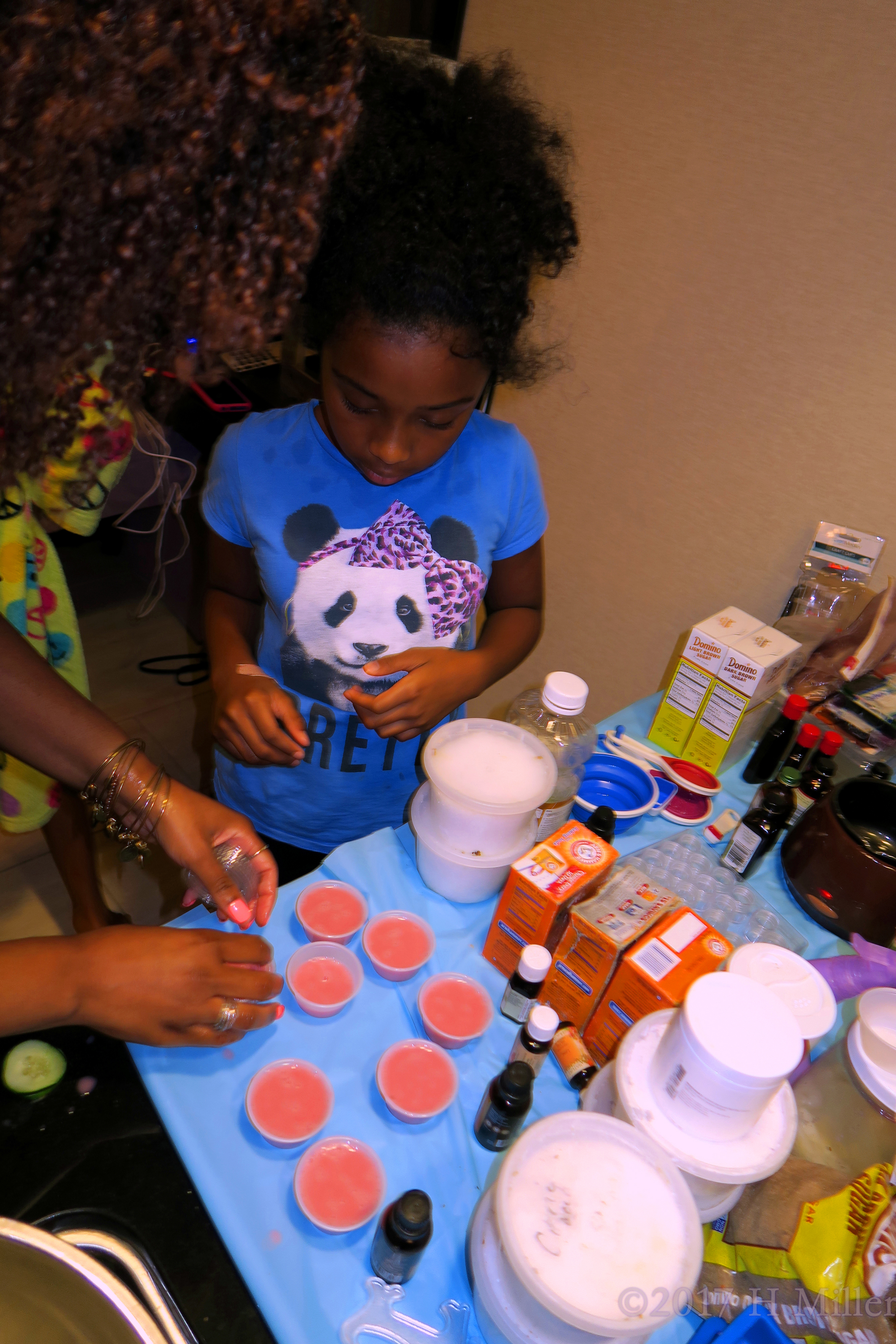 Transferring The Bubble Bath Craft For Kids Into Small Cups! Transferring The Bubble Bath Craft For Kids Into Small Cups!