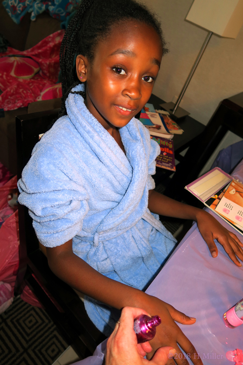 She's All Ready To Get A Ravishing Girls Manicure! She's All Ready To Get A Ravishing Girls Manicure!