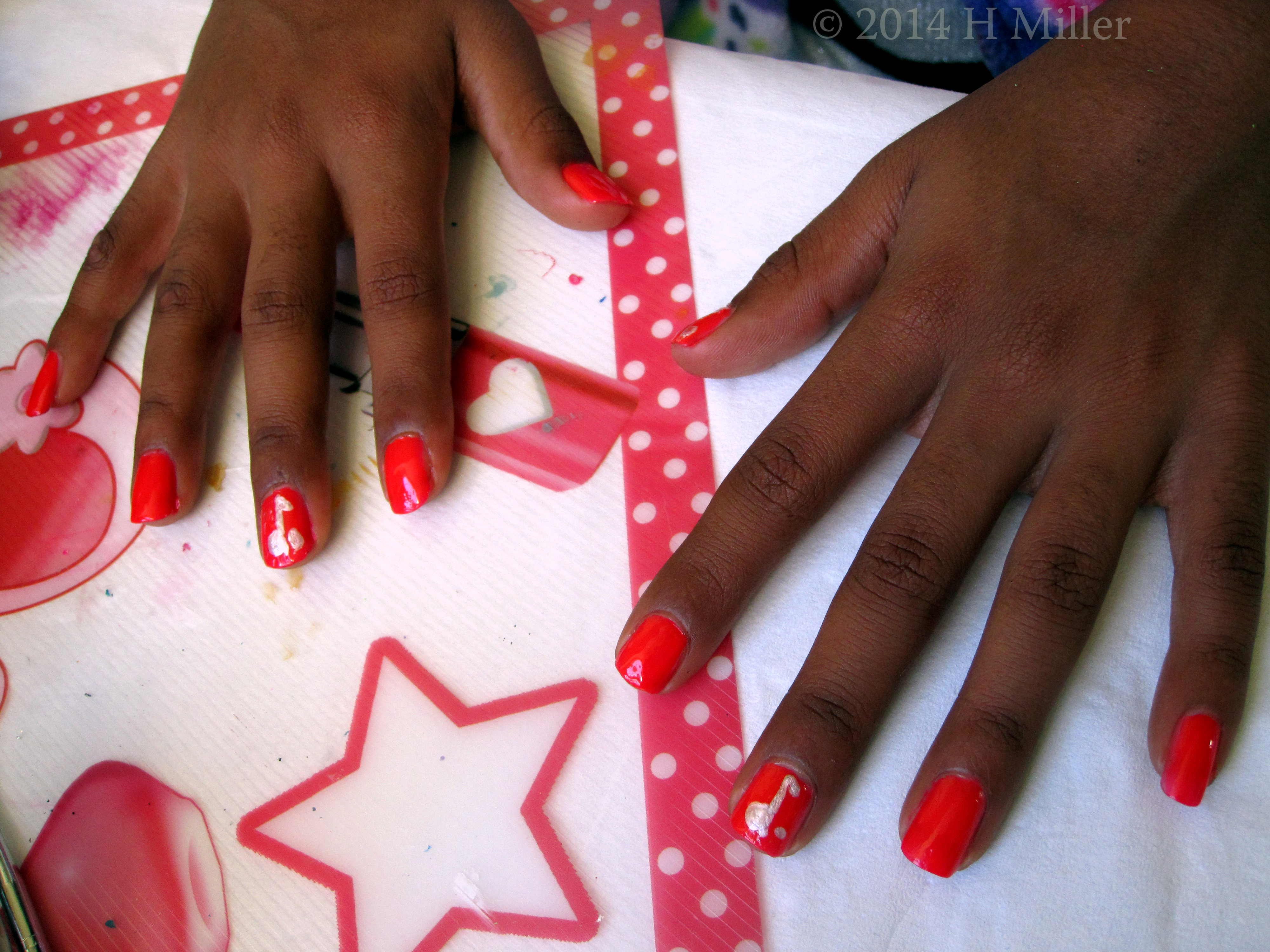 Girls Nail Art Orange With Silver Music Note. Girls Nail Art Orange With Silver Music Note.