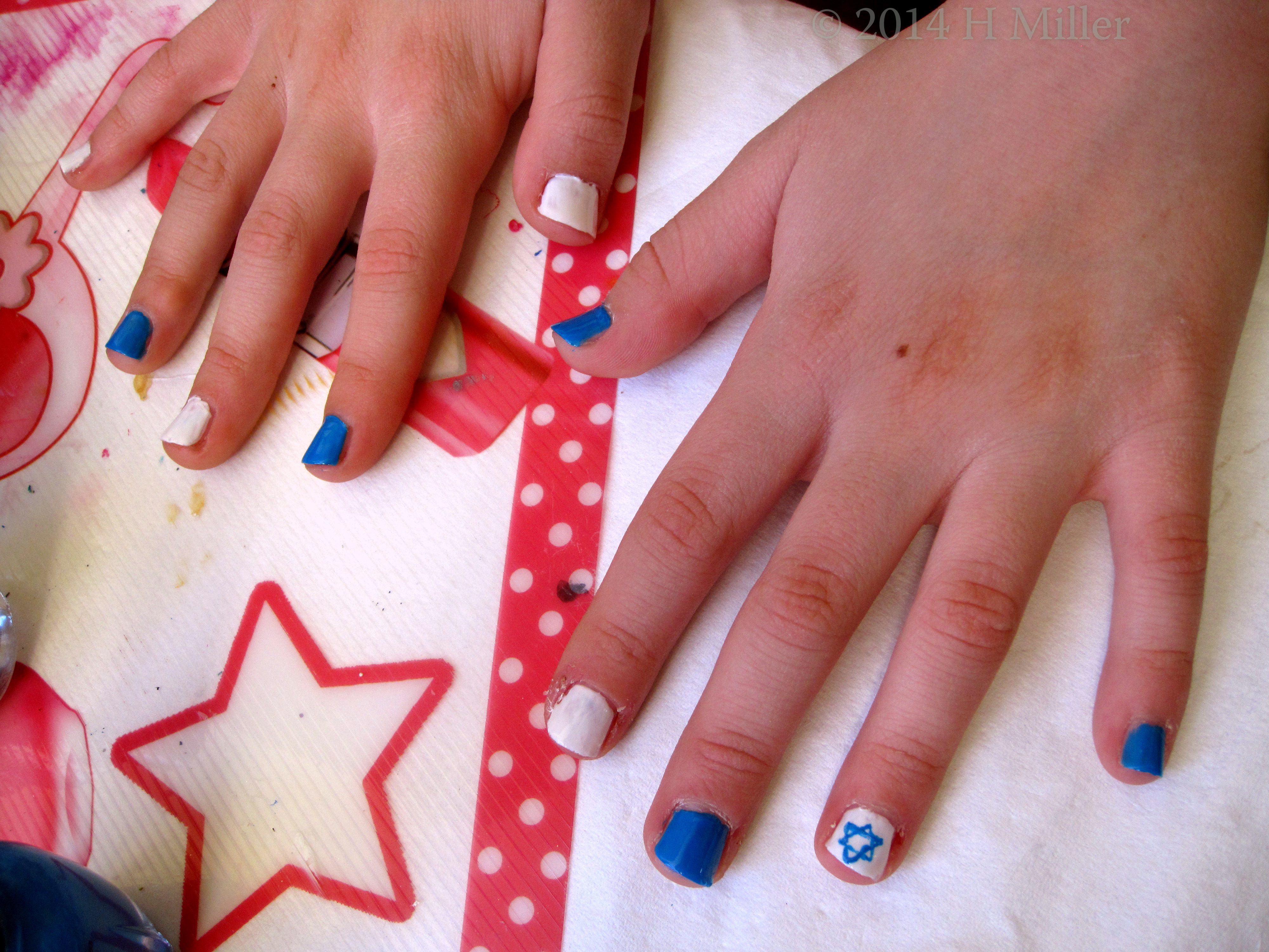 Nail Art Star Of David on White With Alternating White N Blue Polish. Nail Art Star Of David on White With Alternating White N Blue Polish.