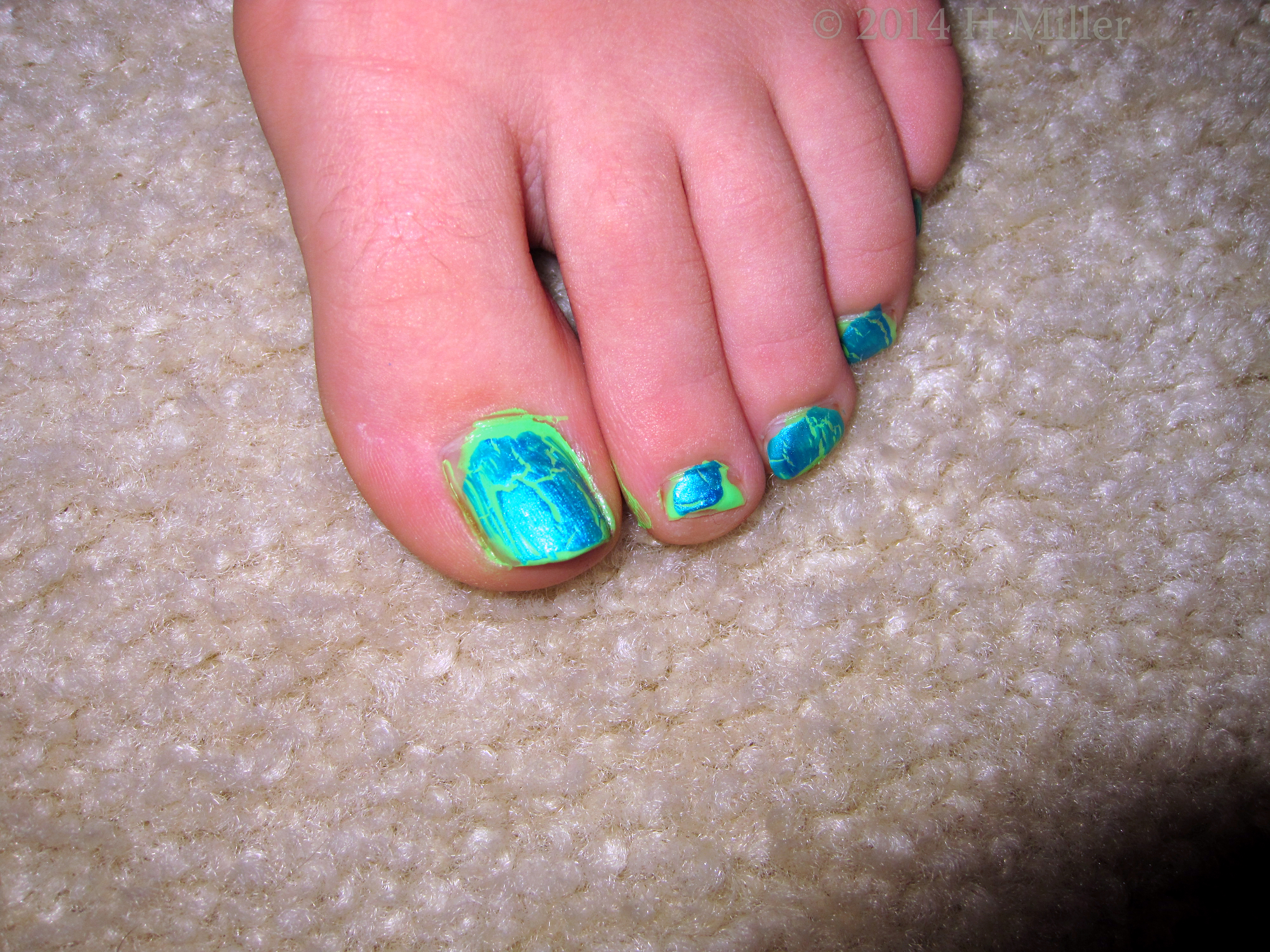 Blue And Green Nail Polish Blend Well. 