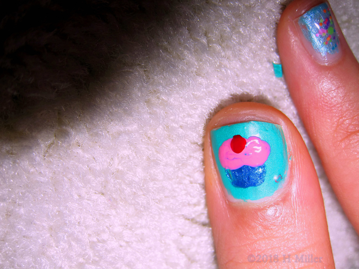 How Cool Is That Kids Cupcake Nail Art! 