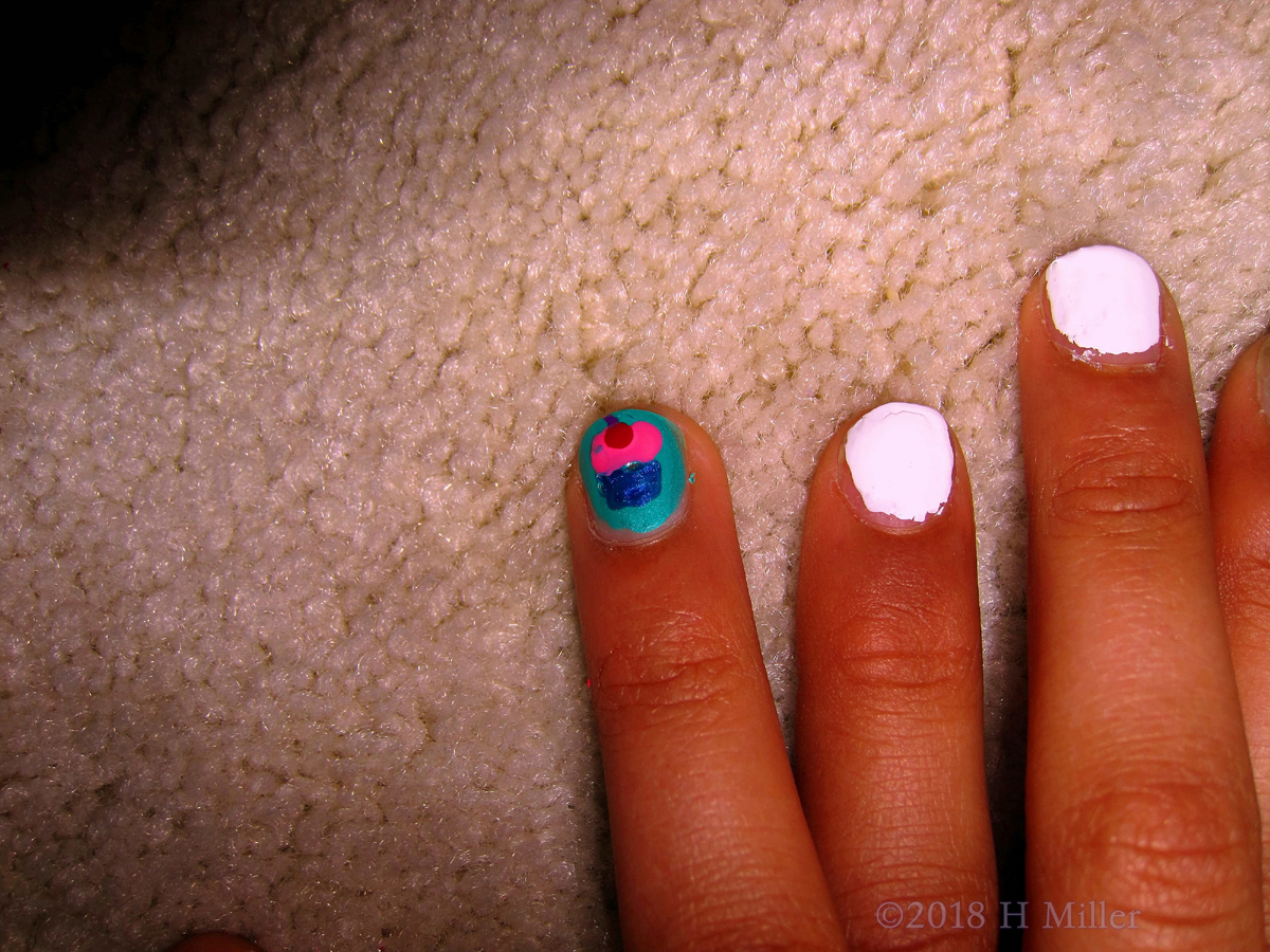 One More Picture Of The Cupcake Nailart! 