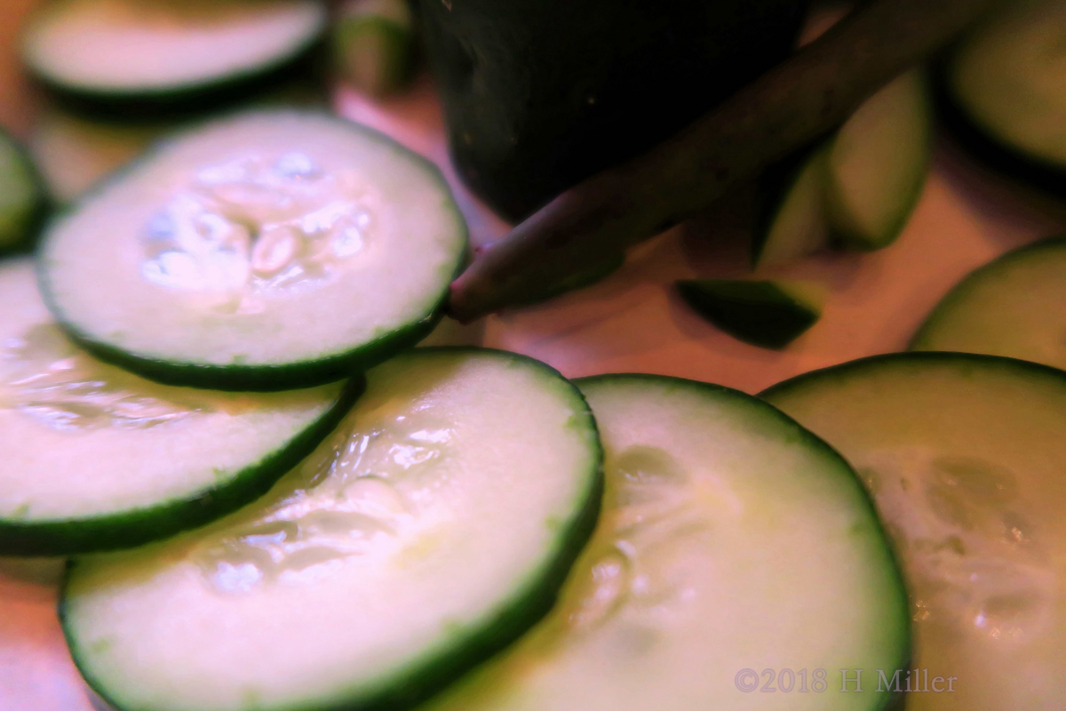 Slices Of Cucumber For Soothing The Eyes! 