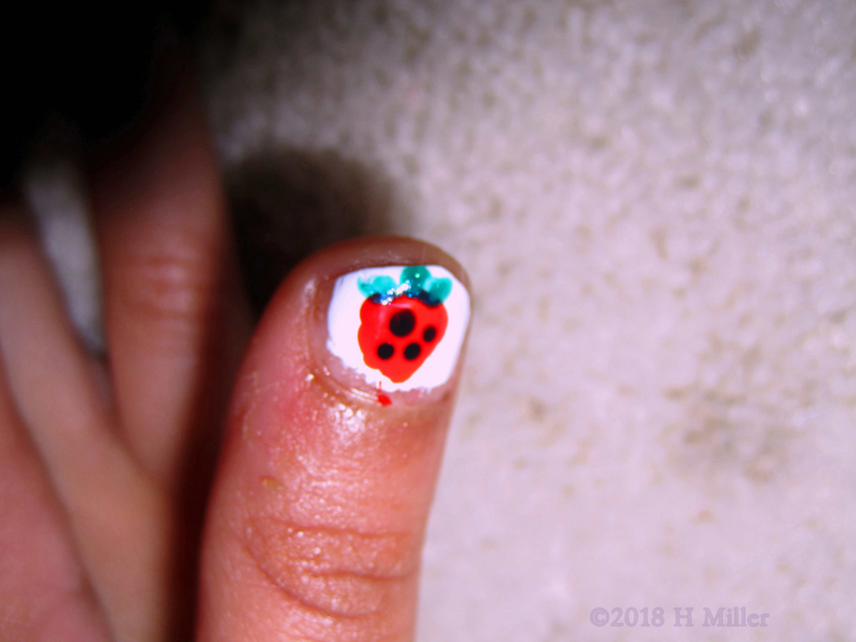 Strawberry Nail Art From A Different Angle, Looks Pretty! 