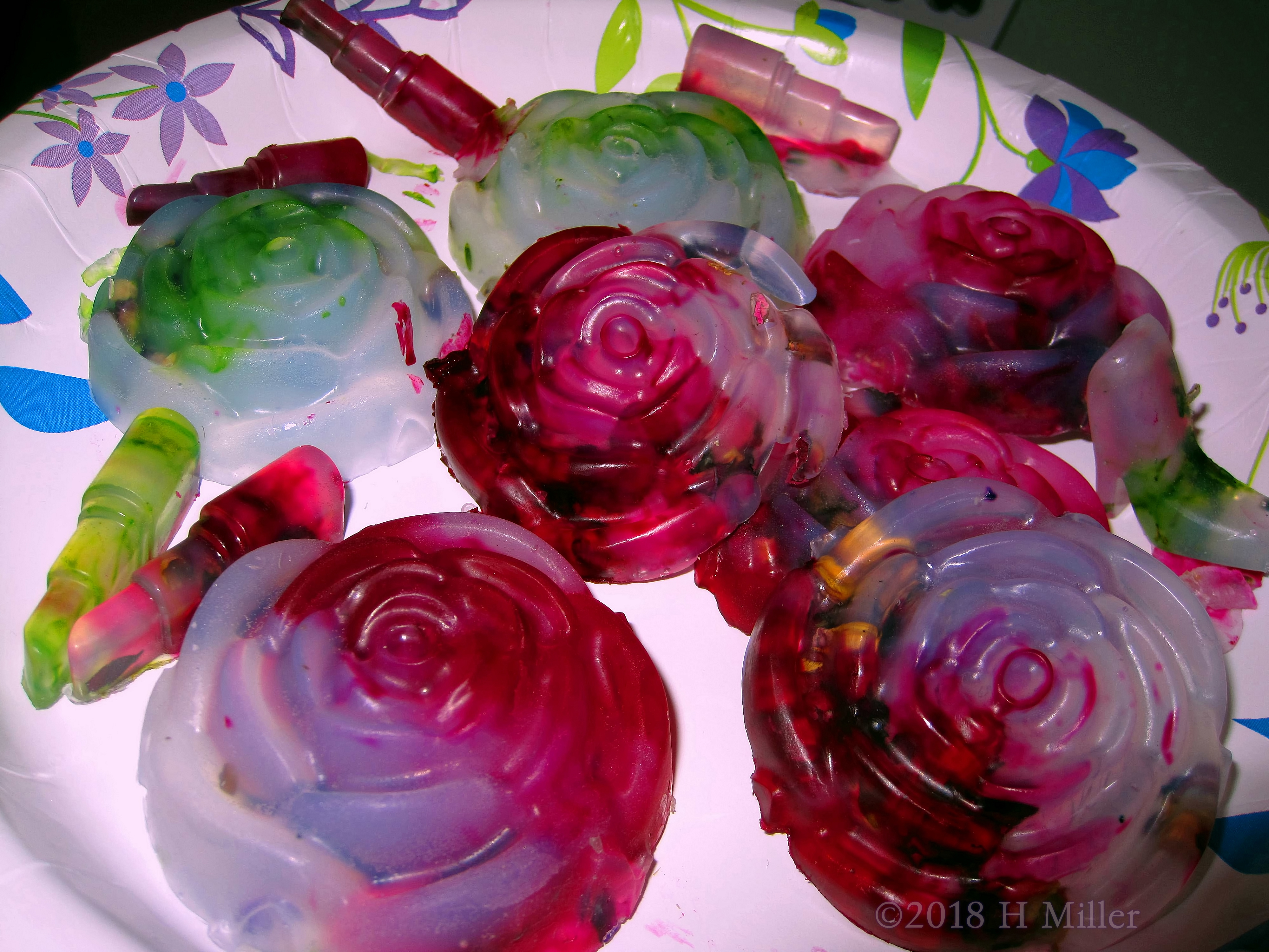 Red And Green Homemade Soap Kids Crafts In Beautiful Rose And Lipstick Shapes! Red And Green Homemade Soap Kids Crafts In Beautiful Rose And Lipstick Shapes!