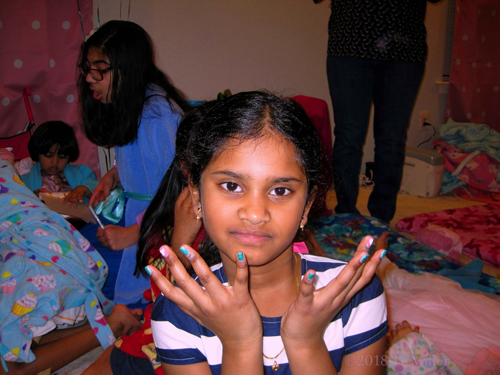 She Flaunts Her Stylish Nail Art At The Spa For Kids! She Flaunts Her Stylish Nail Art At The Spa For Kids!