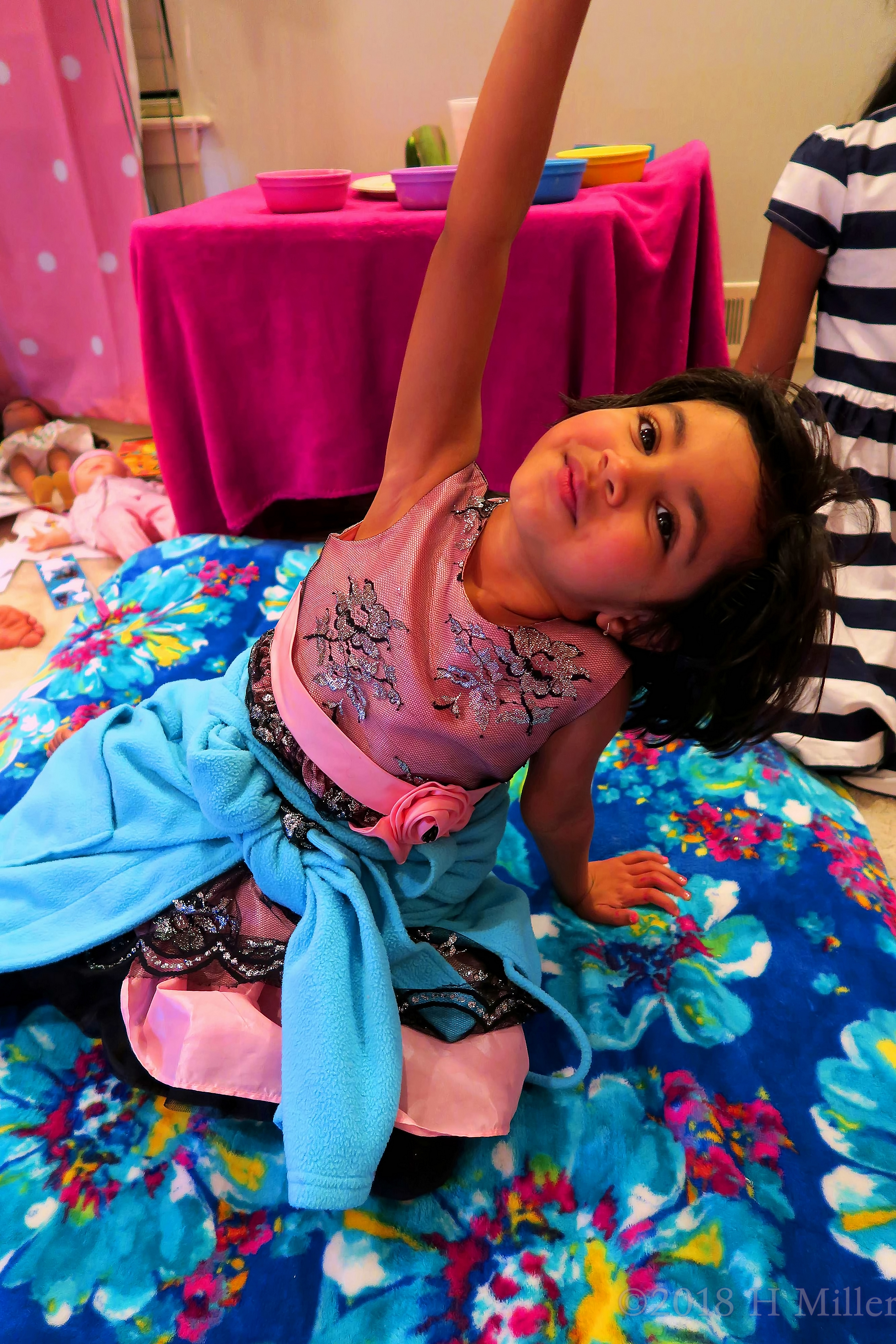 Cheerful At The Kids Spa Party! Cheerful At The Kids Spa Party!