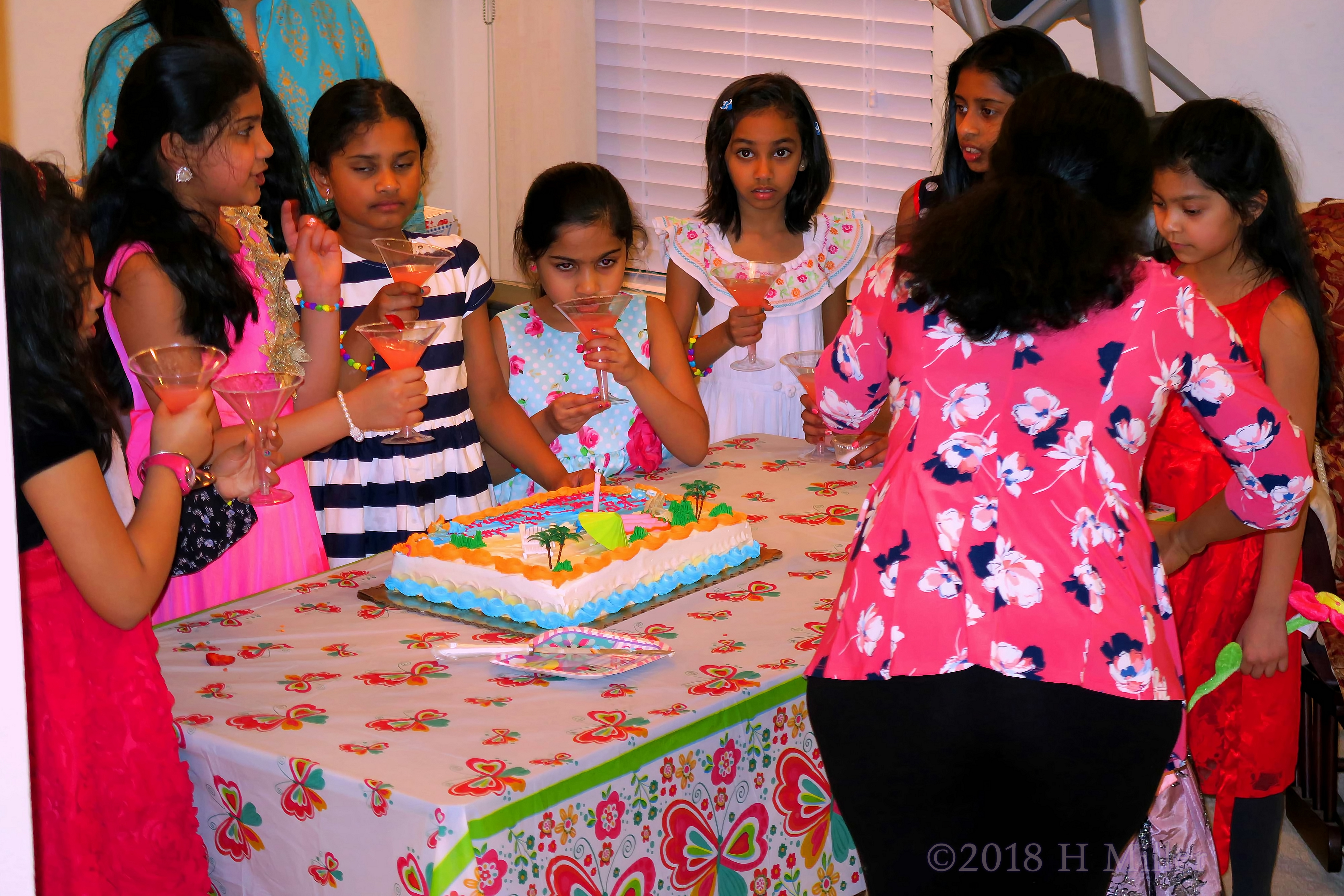 Everyone Is Ready To Enjoy The Drinks! 4 Everyone Is Ready To Enjoy The Drinks! 4