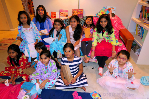 All The Girls Pose With Smiling Faces At The Spa For Kids! All The Girls Pose With Smiling Faces At The Spa For Kids!