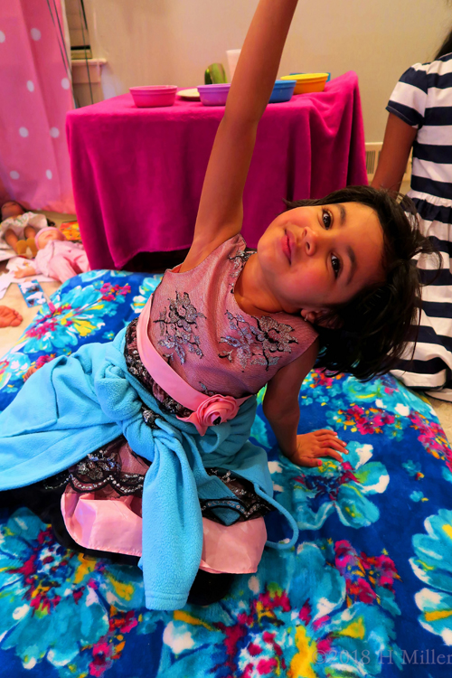 Cheerful At The Kids Spa Party! Cheerful At The Kids Spa Party!