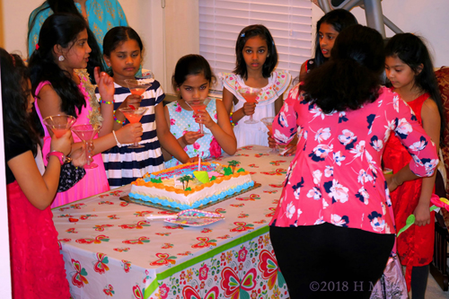 Everyone Is Ready To Enjoy The Drinks! Everyone Is Ready To Enjoy The Drinks!