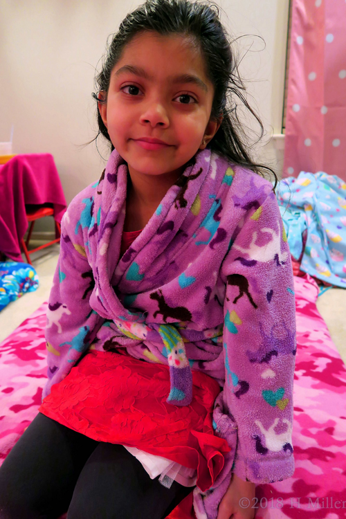 Joyful She Looks After Her Fun Kids Facial Activity! Joyful She Looks After Her Fun Kids Facial Activity!