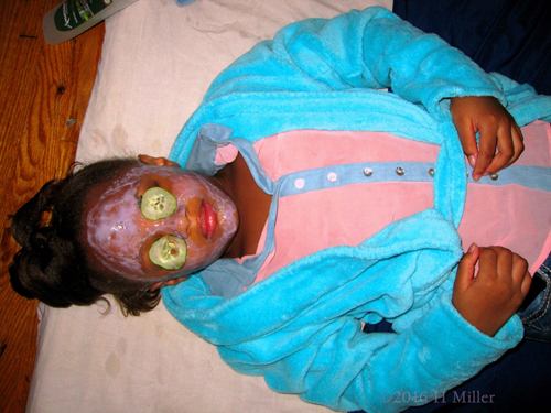 Relaxing In A Homemade Blueberry Face Mask Relaxing In A Homemade Blueberry Face Mask