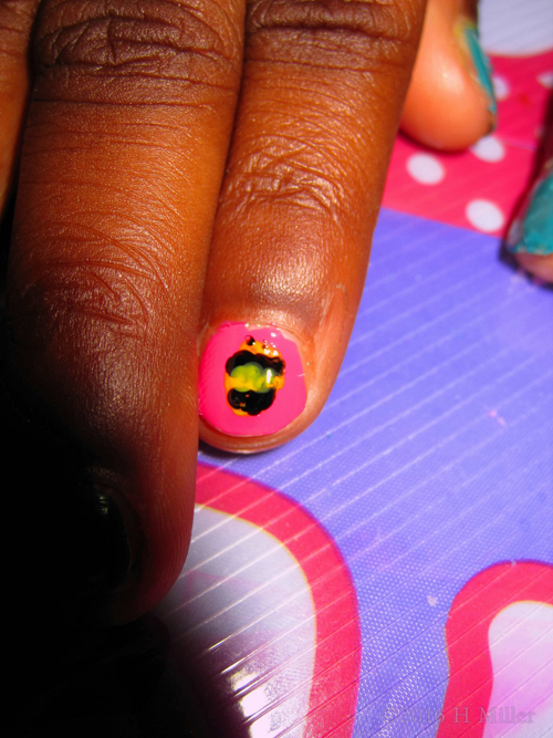 She Has A BEE On Her Nail! Totally Adorable Mini Mani Choice! She Has A BEE On Her Nail! Totally Adorable Mini Mani Choice!