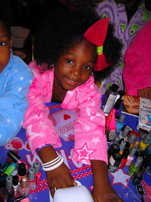 Smiling While Her Mini Mani Gets Dried! Smiling While Her Mini Mani Gets Dried!