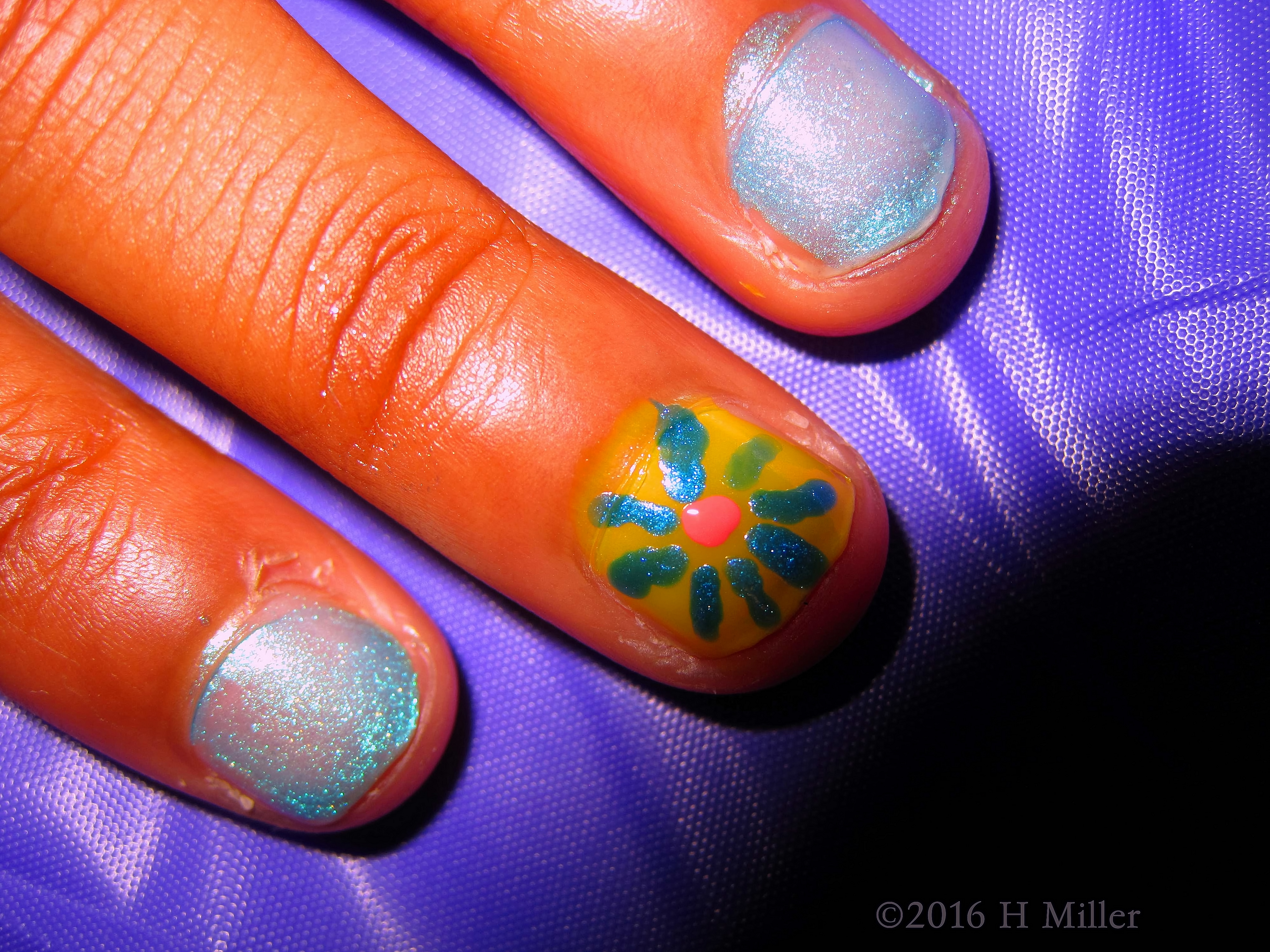 Awesome Flower Girls Manicure Art Awesome Flower Girls Manicure Art