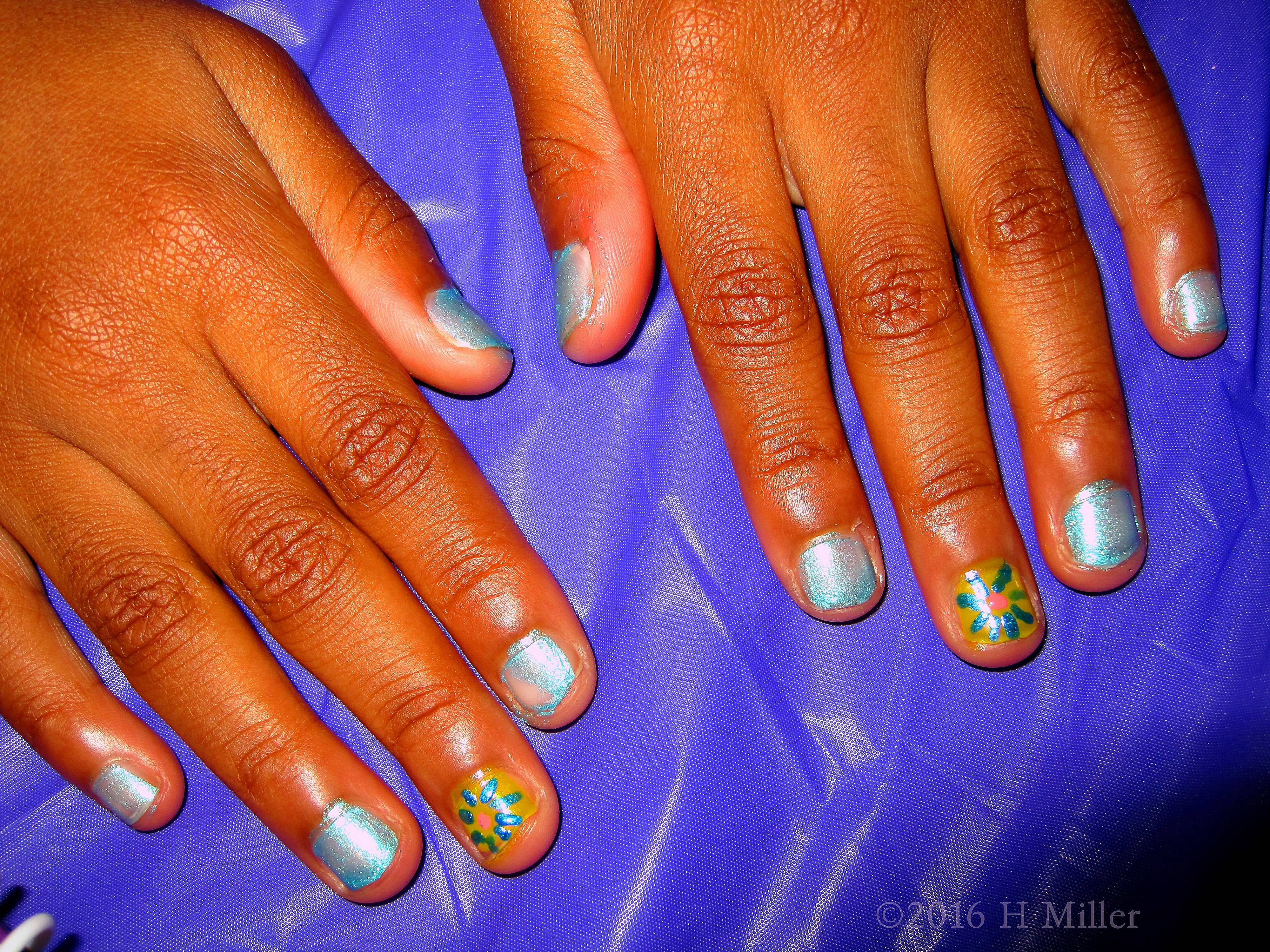 Cool Blue Glitter And Flower Home Kids Spa Manicure Cool Blue Glitter And Flower Home Kids Spa Manicure