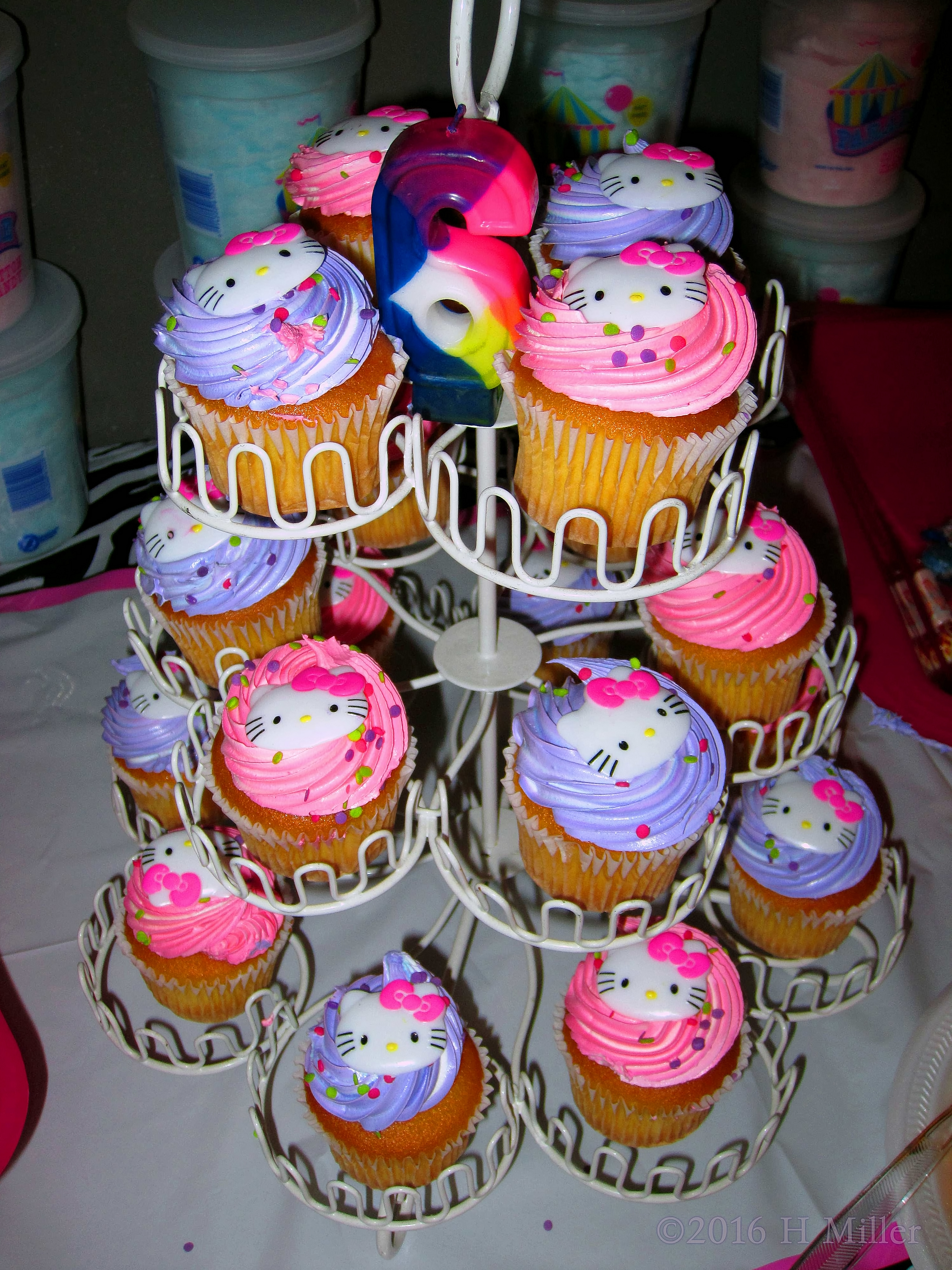 Cute Hello Kitty Sixth Birthday Cupcakes Cute Hello Kitty Sixth Birthday Cupcakes