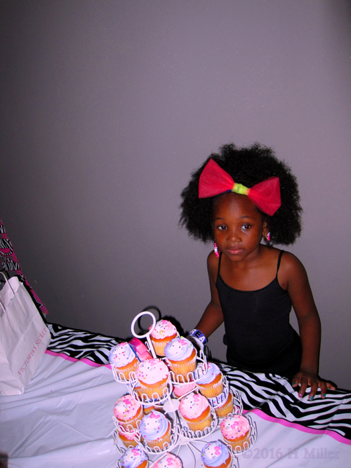 She Loves Her Birthday Cupcakes She Loves Her Birthday Cupcakes