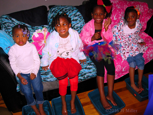 Time For Pedicure Foot Soaks With Friends! Time For Pedicure Foot Soaks With Friends!