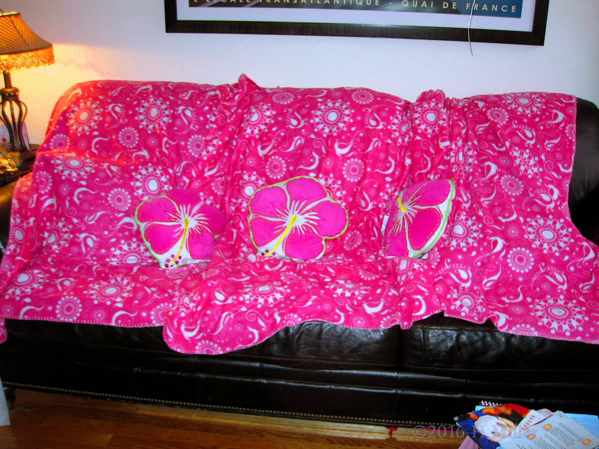 Pink Spa Blankets Transform The House Into A Spa.