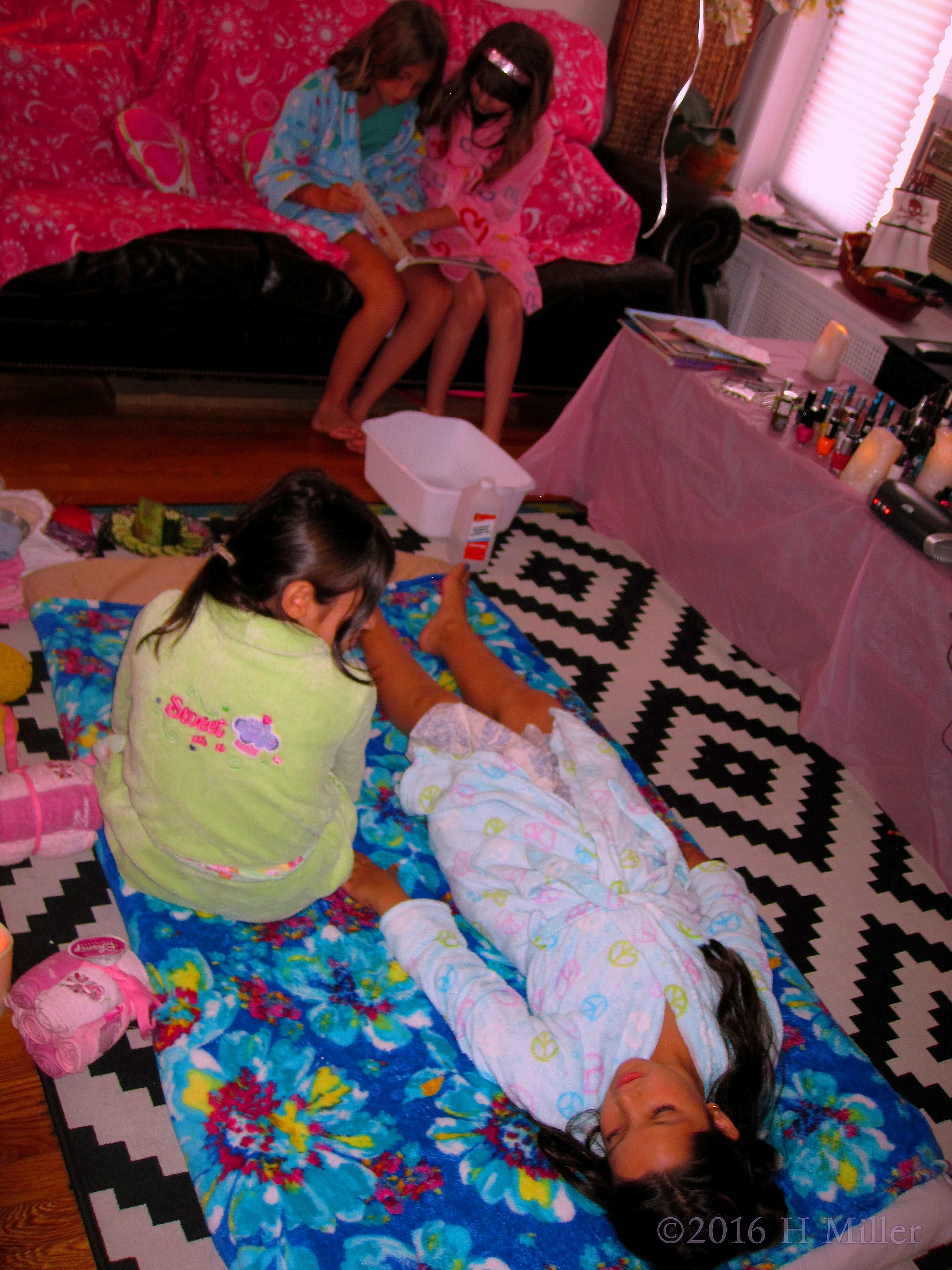 Hanging Out With Friends In The Facial And Massage Area Hanging Out With Friends In The Facial And Massage Area