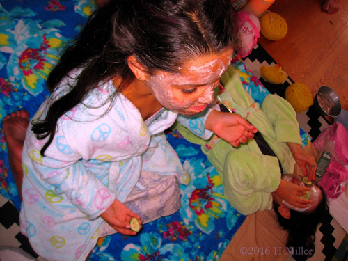 Kids Facials With Friends! Kids Facials With Friends!