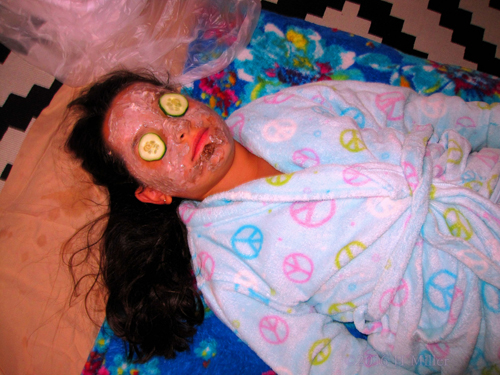 She's Relaxed In A Homemade Chocolate Face Mas She's Relaxed In A Homemade Chocolate Face Mas