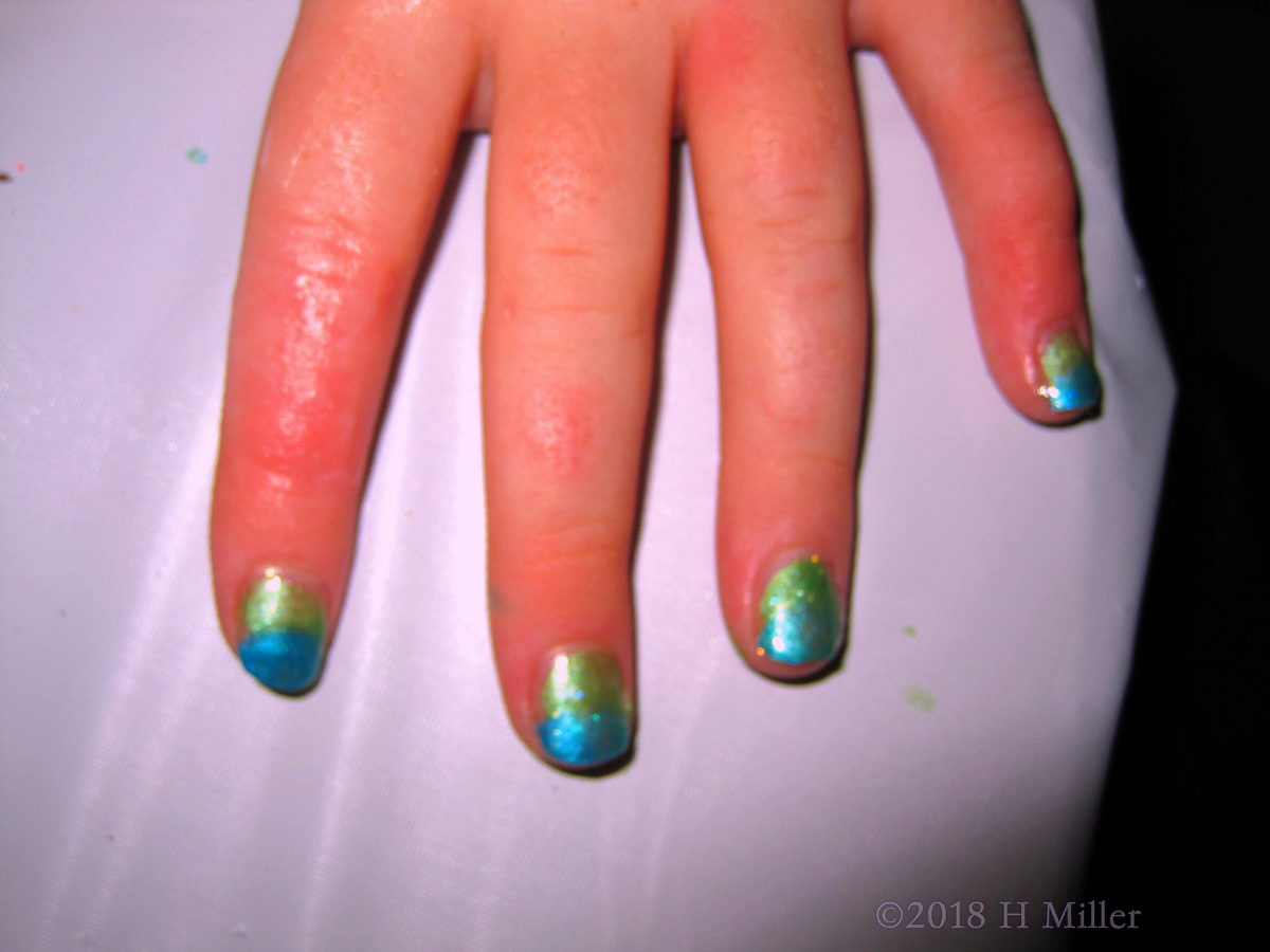 Cool And Shiny Mini Mani For Kids With Ombre Nail Art At The Spa Party! 