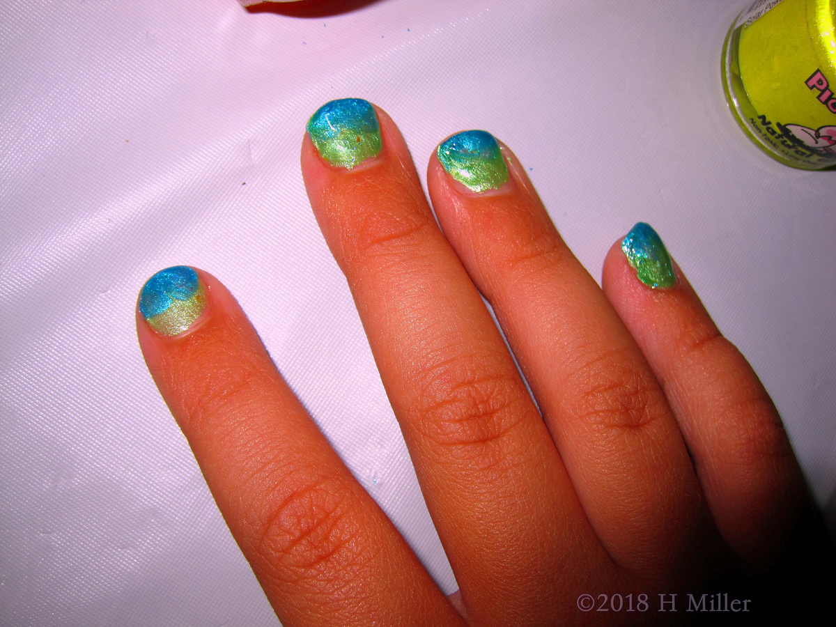 Horizon Ombre Nail Art Goes Perfecly Fine With Kids Manicures! 