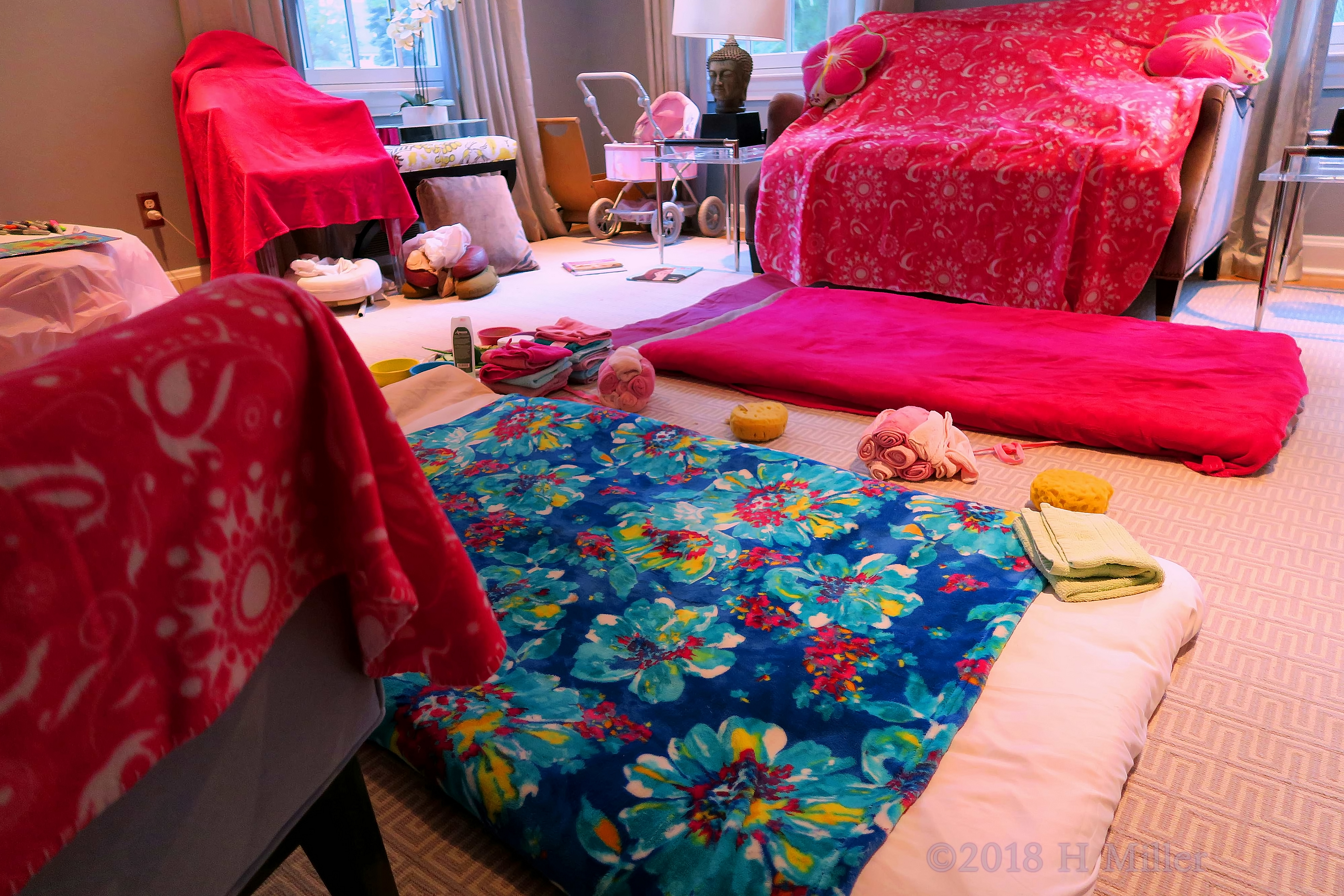 Everything Is Perfectly Set For Kids Facials. Everything Is Perfectly Set For Kids Facials.