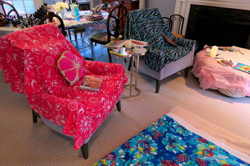 Comfortable Kids Spa Sofas With Nail Art Picture Books For The Kids To Explore! Comfortable Kids Spa Sofas With Nail Art Picture Books For The Kids To Explore!