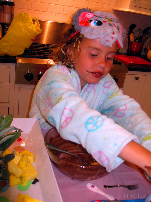 Delicious Chocolate Fondue Is Really A Treat. Delicious Chocolate Fondue Is Really A Treat.