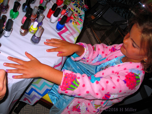 Kids Manicure Session Has Begun!