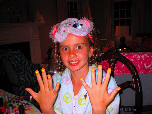 She Happily Shows Her Pretty Kids Manicure! She Happily Shows Her Pretty Kids Manicure!