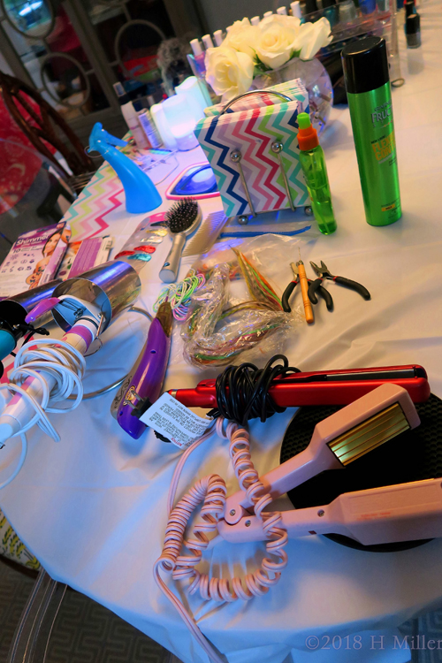Straightener, Curling Irons, Scrunchies And Combs! Perfect Kids Hairstyling Setup. Straightener, Curling Irons, Scrunchies And Combs! Perfect Kids Hairstyling Setup.