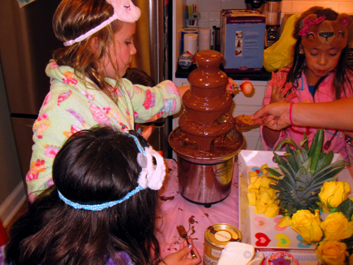 Yummy Chocolate Fondue With Strawberry And Pineapple Dips!