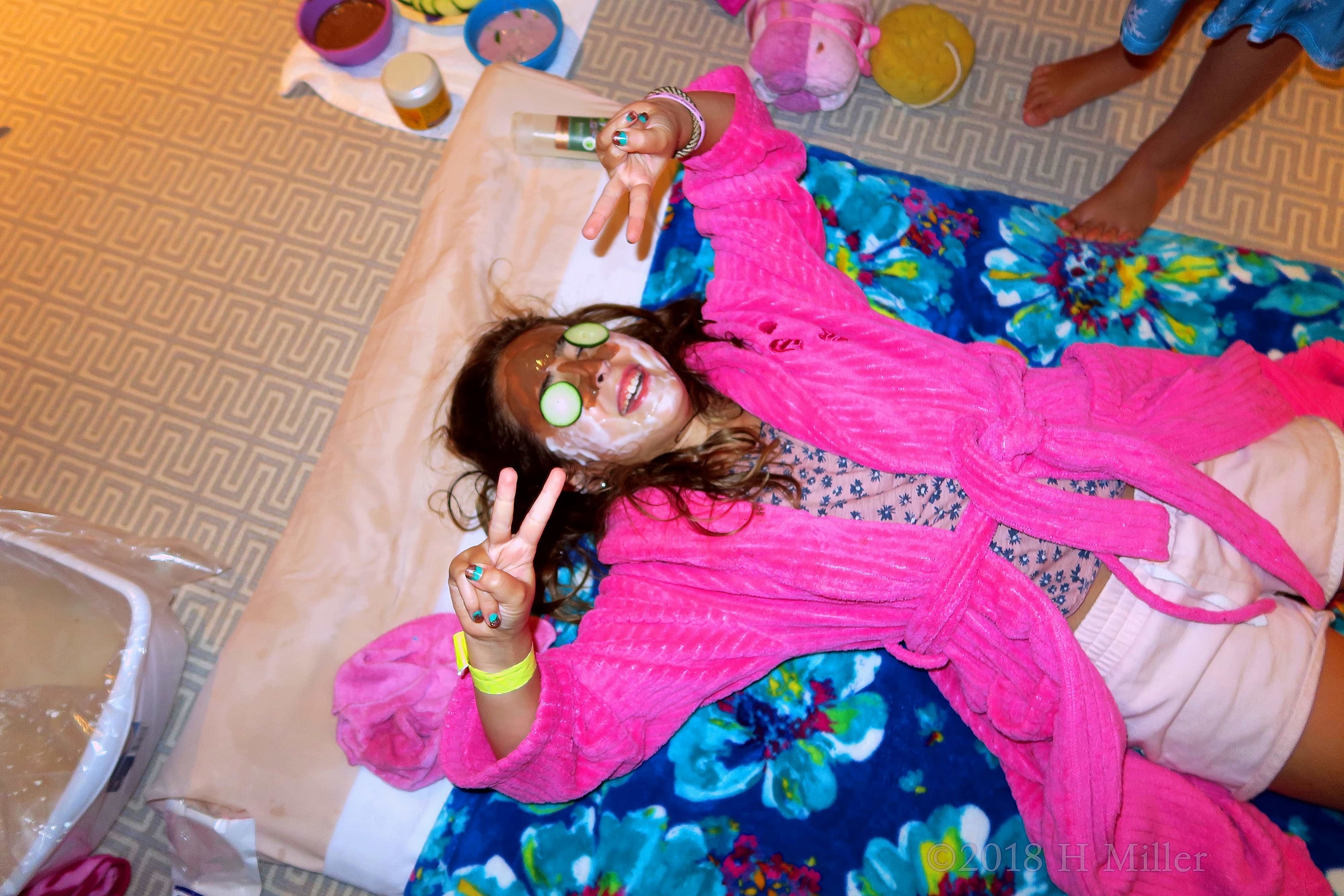 Relaxed And Joyful During A Refreshing Kids Facial Session! Relaxed And Joyful During A Refreshing Kids Facial Session!