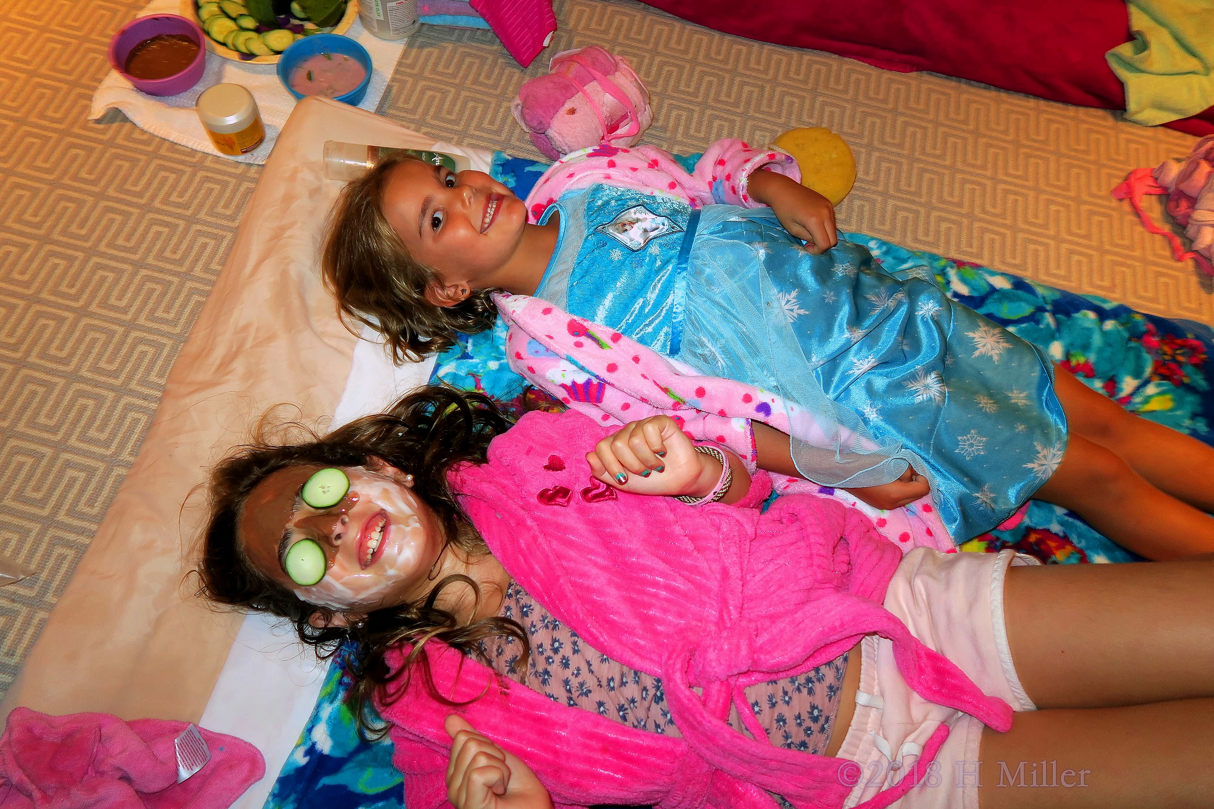 While One Of Them Enjoys The Facial For Girls, The Other One Waits For Her Turn! While One Of Them Enjoys The Facial For Girls, The Other One Waits For Her Turn!